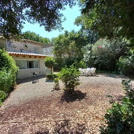 L Oustal Maison Vigneronne *